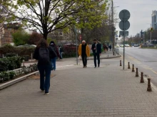 Какво е строго забранено пред урните?