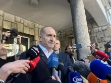 Румен Радев упражни правото си на глас: Ще работим с всеки, който подкрепя нашите идеи