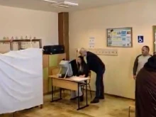 Скандал с дъщерята на Костадин Костадинов по време на вота