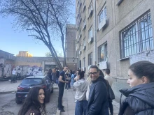 "Ще стоя тук и след 20 часа, но ще гласувам!": Огромни опашки от гласуващи в "Студентски град"