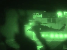 Видео показва как американски морски пехотинци щурмуват кораб под ирански флаг