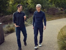 Apple сменя дългогодишния изпълнителен директор Тим Кук
