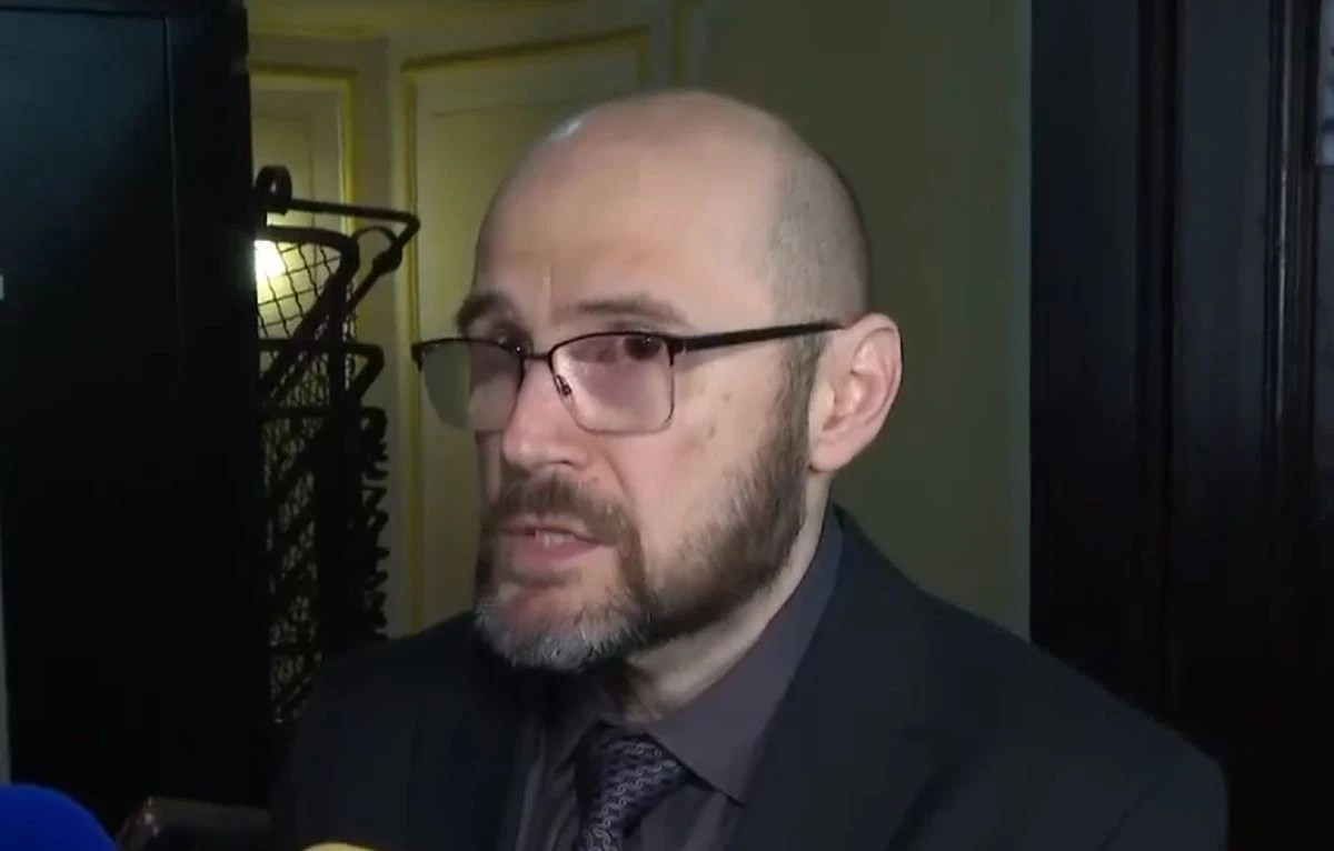 Мисля че г н Сарафов сам си дава сметка пред какви