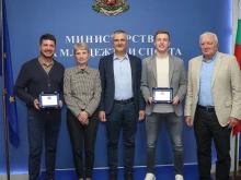 Министър Димитър Илиев награди състезателя по тенис на маса Йоан Величков