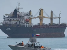 Иран откри огън по кораб в Ормузкия проток