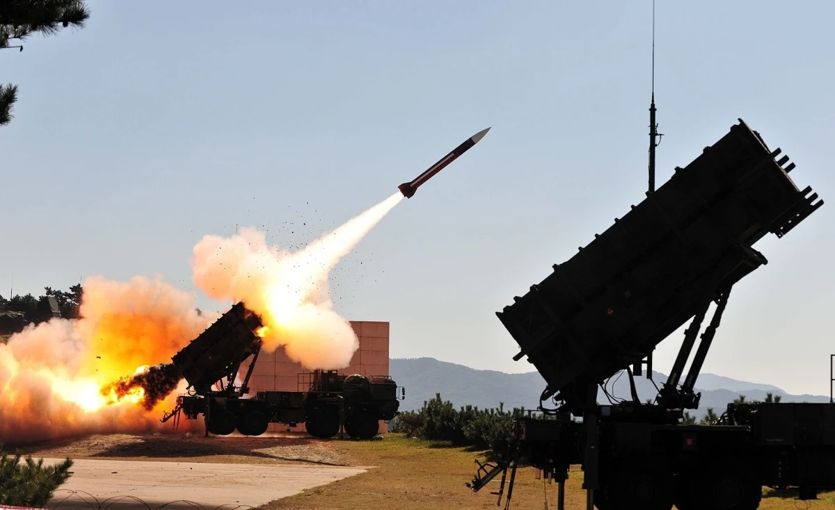 Американските военноморски сили планират да разположат ракетни прехващачи Patriot на борда на