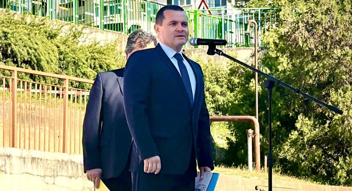 С тържествена церемония и вдъхновяваща програма Основно училище Никола Обретенов