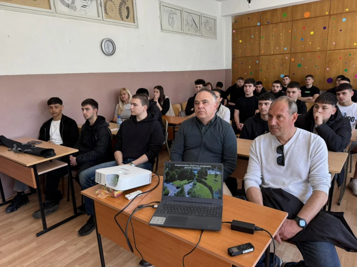 Днес която събра зрелостници учители спортисти и треньори от