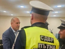 Законът важи за всички: Румен Радев плати глобата си за паркиране на тротоара