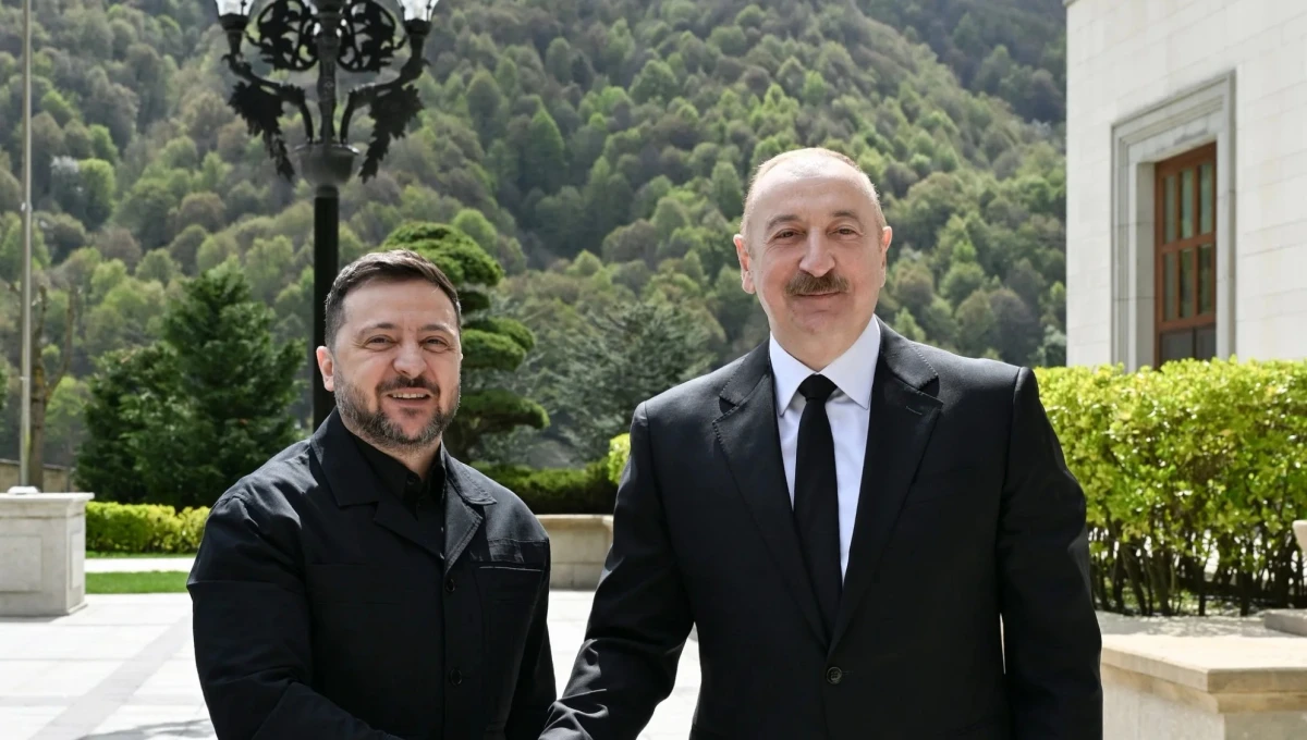 Президентът на Украйна е на официално посещение в Азербайджан където