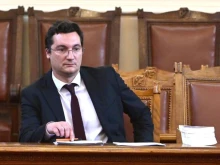 95 "за", 1 "против" и 1 "въздържал се": Крум Зарков оцеля