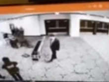 Стрелба във Вашингтон: Видео показва как стрелецът се опитва да проникне в залата, в която се намира Тръмп