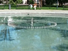 Градската градина в Пловдив кипи от живот, но хората са недоволни от неработещи фонтани