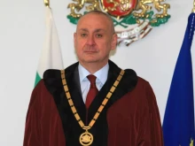 Сред най-добрите юристи е, бил е главен прокурор на България, а днес стана на 64