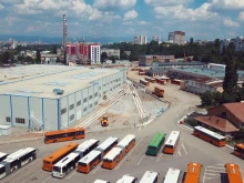 Работник се барикадира в гараж "Земляне" в София
