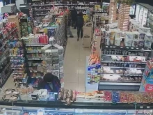 Ученици с поредица от кражби от денонощен магазин в "Смирненски"