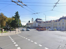 Ремонтът пред гарата в Бургас продължава
