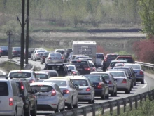 1,7 млн. автомобила тръгват на път по празниците, но ще има много ограничения и промени – начертайте си маршрута