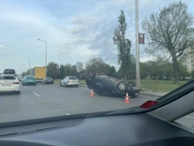 Кола по таван на "Ботевградско шосе" в София!