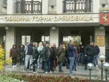 Жители на Горна Оряховица излязоха на протест срещу приватизацията на болницата, кметът заяви "Господ да ни е на помощ!"