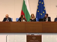 52-рото НС стартира с шест групи и избрани председатели cлед разделението на ПП-ДБ