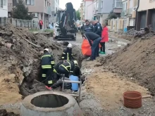 Багер затрупа с пръст млад работник при ремонт на улица, момчето е загинало