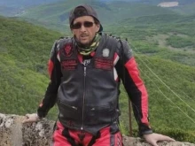 Млад мъж има нужда от подкрепа за лечението си