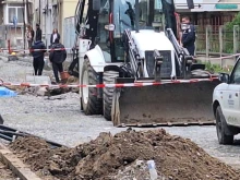 Един успява да избяга, друг остава под пръстта: Детайли за фаталния инцидент в Бургас