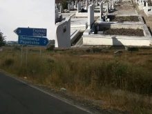 Убиец потроши с чук надгробната плоча на жена си