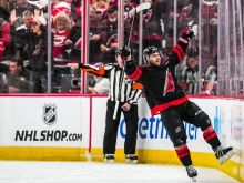 Каролина тръгна с класика в четвъртфиналната серия срещу Филаделфия в NHL
