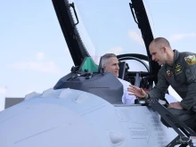 Гюров се качи на F-16 преди историческия полет на изтребители над София