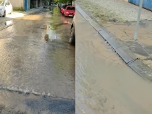 Сериозна ВиК авария в центъра на Пловдив: Питейна вода извира и залива улици и тротоари