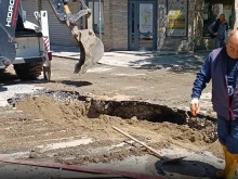 След три часа работа: Отстраниха спукания водопровод в центъра на Пловдив