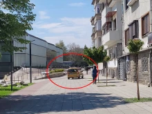 Пешеходната зона до Голямата базилика се превърна в път за автомобили