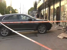 Възрастен шофьор обърка педалите на колата и вкара в болница двама пешеходци в столичния квартал "Люлин"