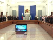 Новото правителство встъпи в длъжност: Румен Радев прие управлението на страната от Гюров