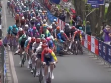 Масово падане беляза първия етап на Giro d’Italia