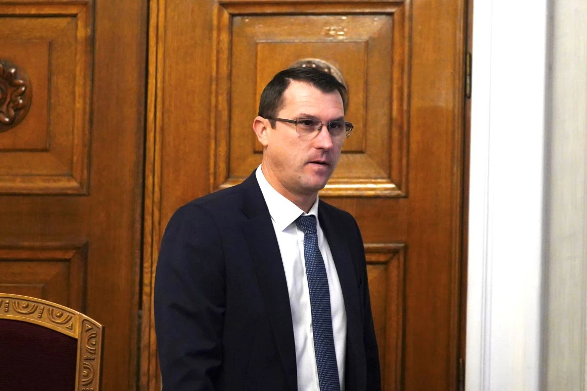 Премиерът Радев назначи 18 заместник-министри, Николай Копринков става н...
