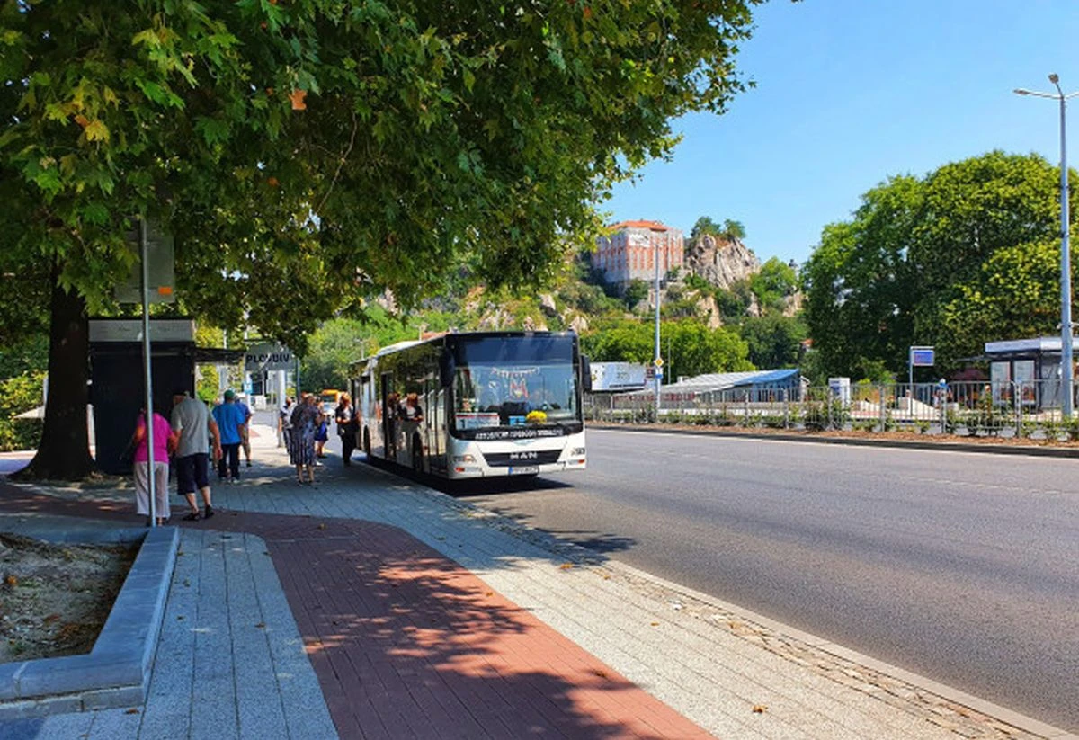 Почти всички градски автобуси в Пловдив са с променени маршрути днес
