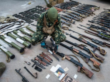 Frontex алармира: Висок риск Украйна да наводни Европа с оръжия след края на войната