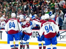 Колорадо обърна Минесота като гост и е на победа от полуфинал в NHL