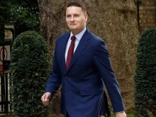 Министърът на здравеопазването на Великобритания може да подаде оставка и да се изправи срещу премиера в лидерска битка