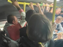 Непълнолетно момиче припадна в претъпкана маршрутка в Пловдив