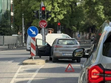 Кола закъса на оживено място в Пловдив