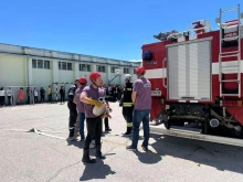 Пожарникари и доброволци от Благоевградско с обща демонстрация пред ученици в Сандански