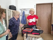 Доброволци от "Спасителен клуб за бъдеще" дариха дефибрилатор в Стара Загора