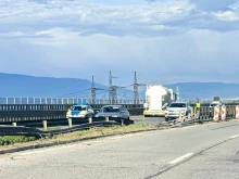 Инцидент с камион затруднява движението към Варна по АМ "Хемус"