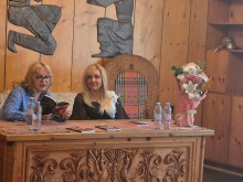 Екатерина Гаджева представи стихосбирката си "Феникс" в Момчиловци, днес ...