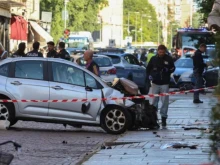 Граждани спряха въоръжен нападател в Модена, след като автомобилът му се вряза в пешеходци 