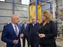 Президентът Йотова посети завод край Баку, изграден с изцяло българска инвестиция